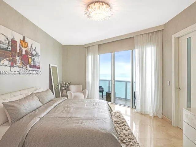 3-bedroom condo for rent in Sunny Isles Beach - 15901 Collins Ave 3006 - MondialRealty