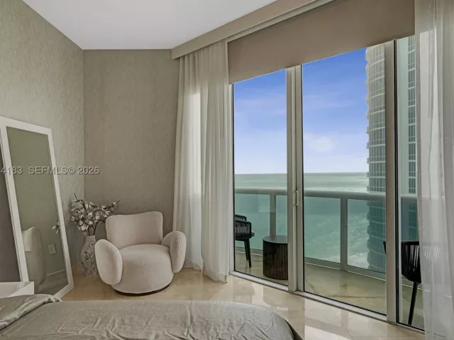3-bedroom condo for rent in Sunny Isles Beach - 15901 Collins Ave 3006 - MondialRealty