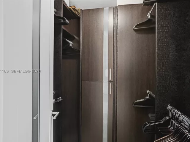 3-bedroom condo for rent in Sunny Isles Beach - 15901 Collins Ave 3006 - MondialRealty