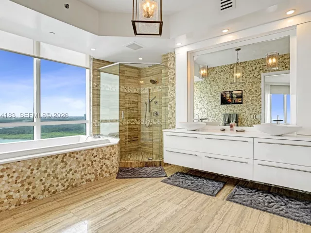 3-bedroom condo for rent in Sunny Isles Beach - 15901 Collins Ave 3006 - MondialRealty