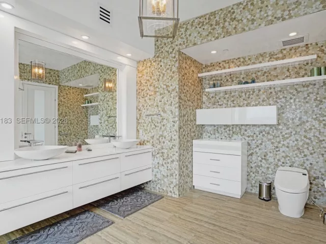 3-bedroom condo for rent in Sunny Isles Beach - 15901 Collins Ave 3006 - MondialRealty