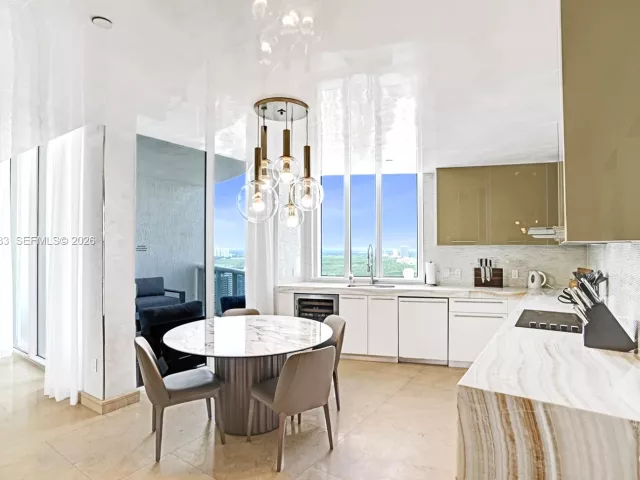 3-bedroom condo for rent in Sunny Isles Beach - 15901 Collins Ave 3006 - MondialRealty