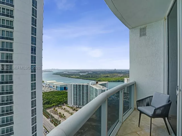3-bedroom condo for rent in Sunny Isles Beach - 15901 Collins Ave 3006 - MondialRealty