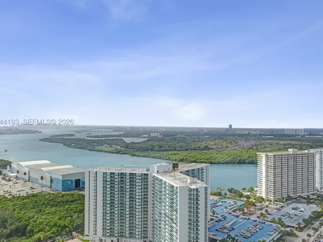 3-bedroom condo for rent in Sunny Isles Beach - 15901 Collins Ave 3006 - MondialRealty