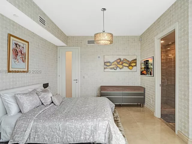 3-bedroom condo for rent in Sunny Isles Beach - 15901 Collins Ave 3006 - MondialRealty