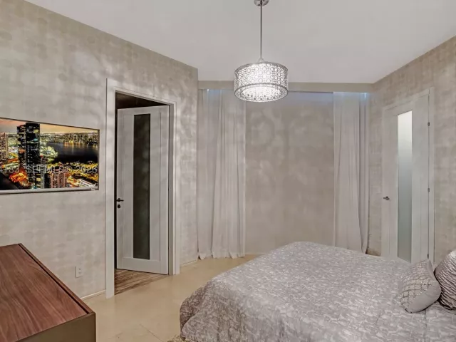 3-bedroom condo for rent in Sunny Isles Beach - 15901 Collins Ave 3006 - MondialRealty