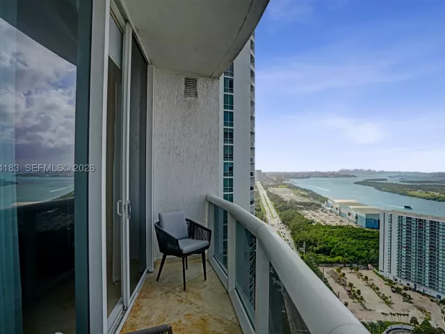 3-bedroom condo for rent in Sunny Isles Beach - 15901 Collins Ave 3006 - MondialRealty