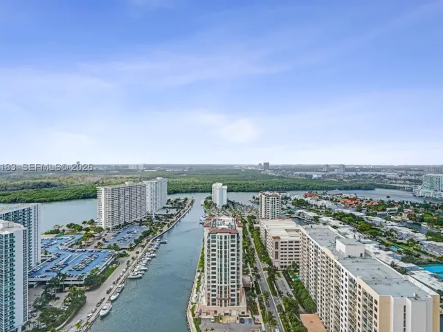 3-bedroom condo for rent in Sunny Isles Beach - 15901 Collins Ave 3006 - MondialRealty