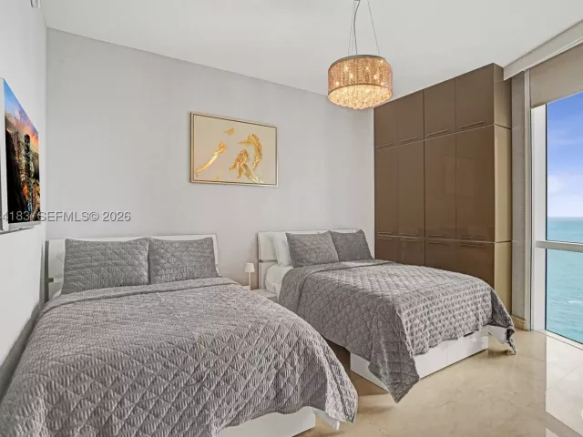 3-bedroom condo for rent in Sunny Isles Beach - 15901 Collins Ave 3006 - MondialRealty