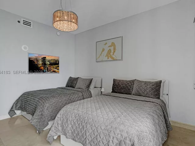 3-bedroom condo for rent in Sunny Isles Beach - 15901 Collins Ave 3006 - MondialRealty
