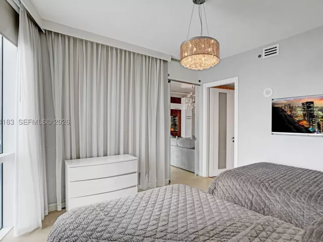 3-bedroom condo for rent in Sunny Isles Beach - 15901 Collins Ave 3006 - MondialRealty