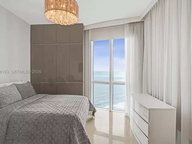 3-bedroom condo for rent in Sunny Isles Beach - 15901 Collins Ave 3006 - MondialRealty