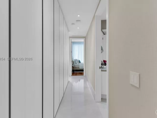 4-bedroom condo for sale in Sunny Isles Beach - 18555 Collins Ave 4601 - MondialRealty