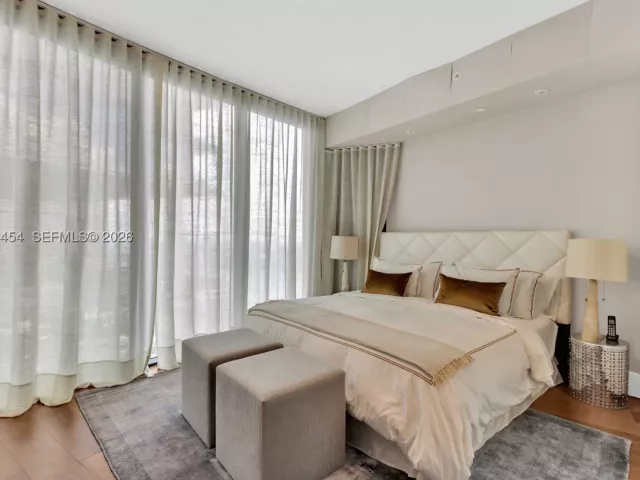 4-bedroom condo for sale in Sunny Isles Beach - 18555 Collins Ave 4601 - MondialRealty