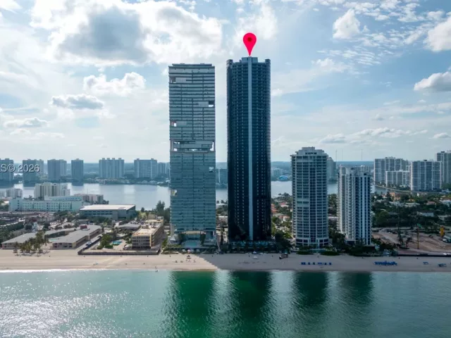 4-bedroom condo for sale in Sunny Isles Beach - 18555 Collins Ave 4601 - MondialRealty