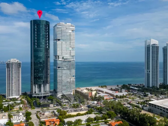 4-bedroom condo for sale in Sunny Isles Beach - 18555 Collins Ave 4601 - MondialRealty
