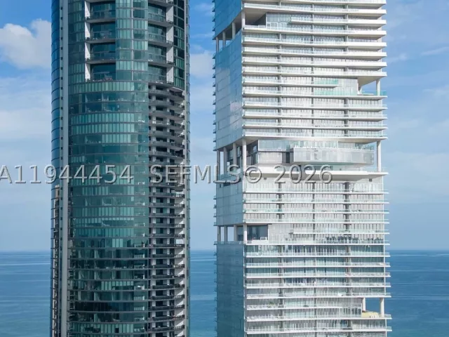 4-bedroom condo for sale in Sunny Isles Beach - 18555 Collins Ave 4601 - MondialRealty