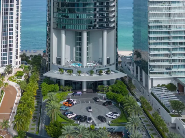 4-bedroom condo for sale in Sunny Isles Beach - 18555 Collins Ave 4601 - MondialRealty