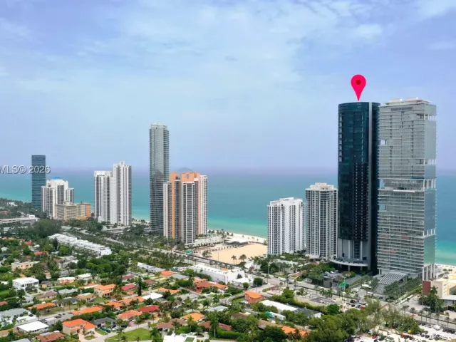 4-bedroom condo for sale in Sunny Isles Beach - 18555 Collins Ave 4601 - MondialRealty