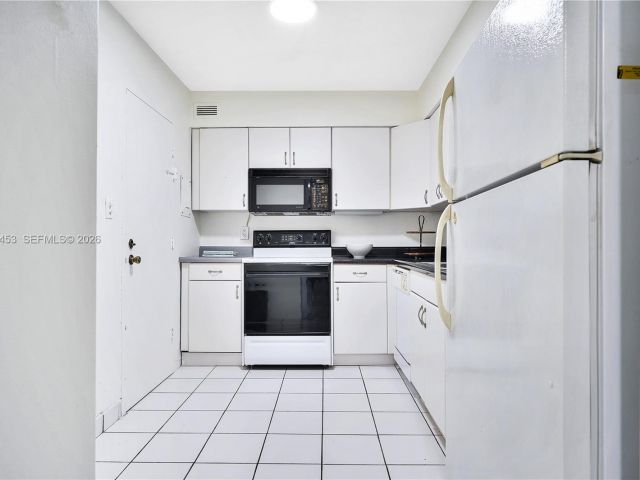 Apartment for rent  Unit #705 - photo 7435504