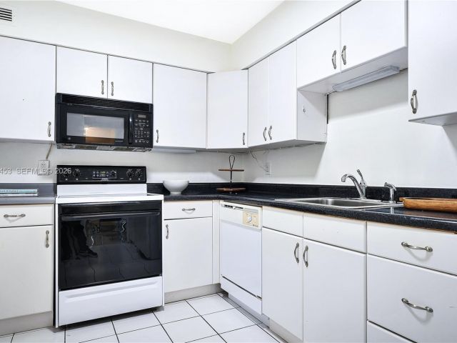 Apartment for rent  Unit #705 - photo 7435505