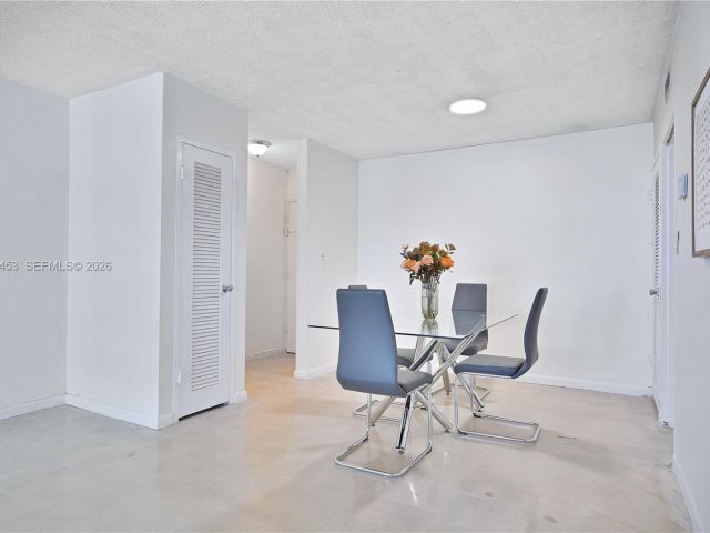 Apartment for rent  Unit #705 - photo 7435506