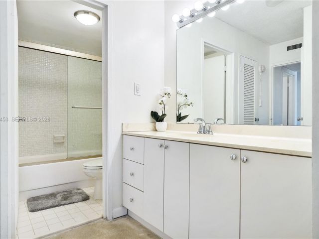 Apartment for rent  Unit #705 - photo 7435510