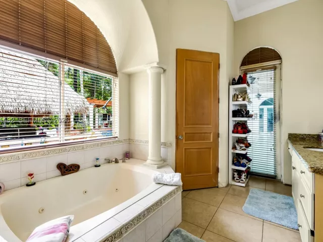 5-bedroom home for sale in Miami - 7761 SW 122nd Ave - MondialRealty