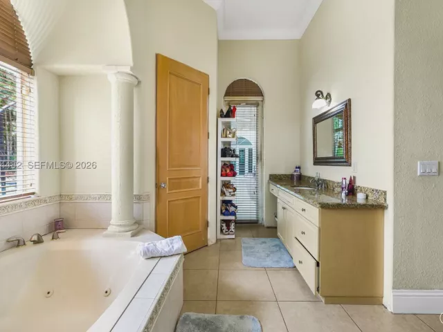 5-bedroom home for sale in Miami - 7761 SW 122nd Ave - MondialRealty
