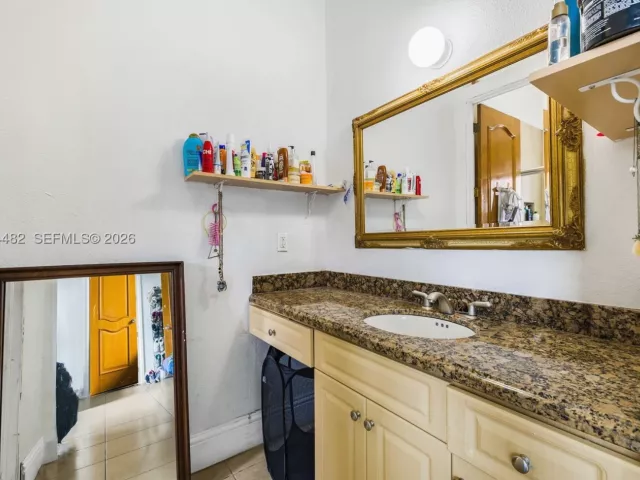 5-bedroom home for sale in Miami - 7761 SW 122nd Ave - MondialRealty