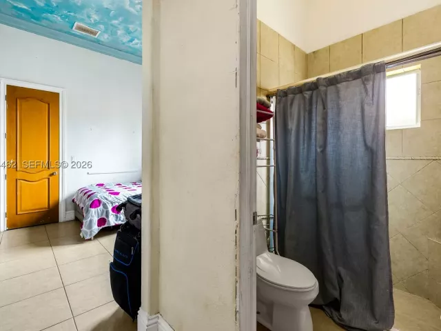 5-bedroom home for sale in Miami - 7761 SW 122nd Ave - MondialRealty