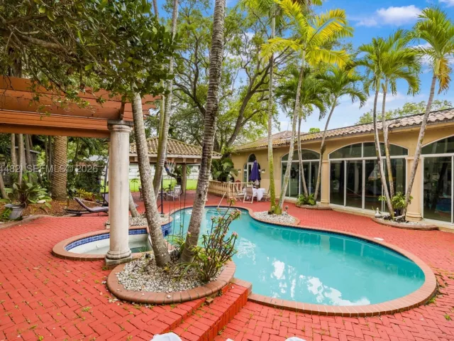 5-bedroom home for sale in Miami - 7761 SW 122nd Ave - MondialRealty