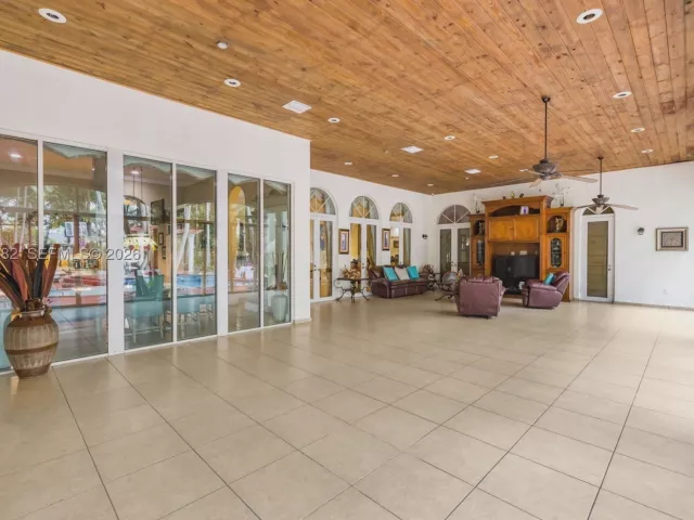 5-bedroom home for sale in Miami - 7761 SW 122nd Ave - MondialRealty