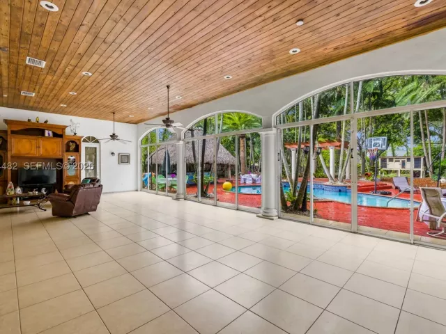 5-bedroom home for sale in Miami - 7761 SW 122nd Ave - MondialRealty