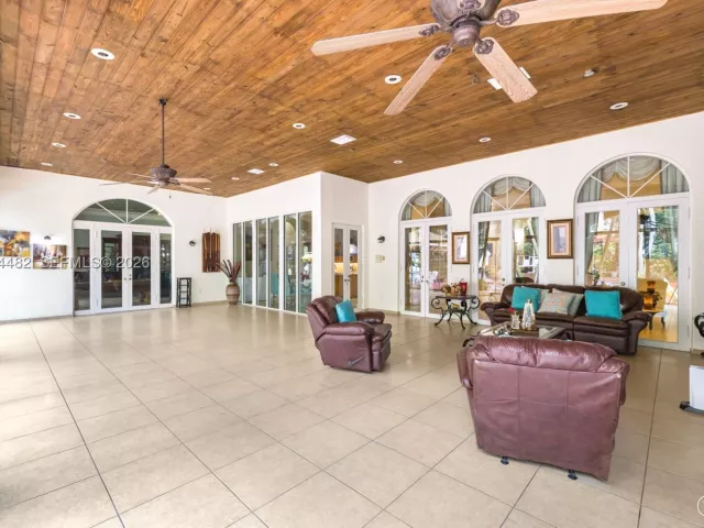 5-bedroom home for sale in Miami - 7761 SW 122nd Ave - MondialRealty