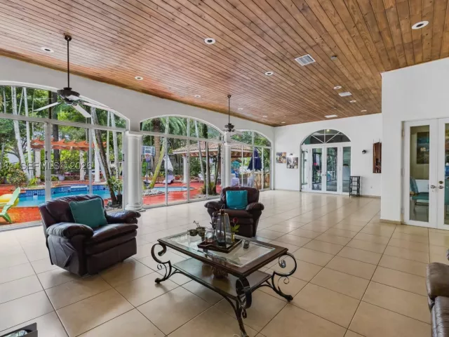 5-bedroom home for sale in Miami - 7761 SW 122nd Ave - MondialRealty