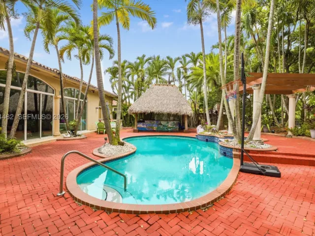 5-bedroom home for sale in Miami - 7761 SW 122nd Ave - MondialRealty
