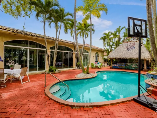 5-bedroom home for sale in Miami - 7761 SW 122nd Ave - MondialRealty