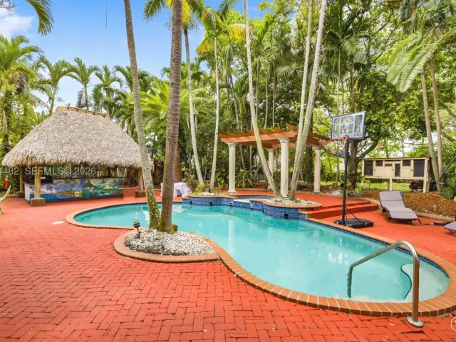 5-bedroom home for sale in Miami - 7761 SW 122nd Ave - MondialRealty