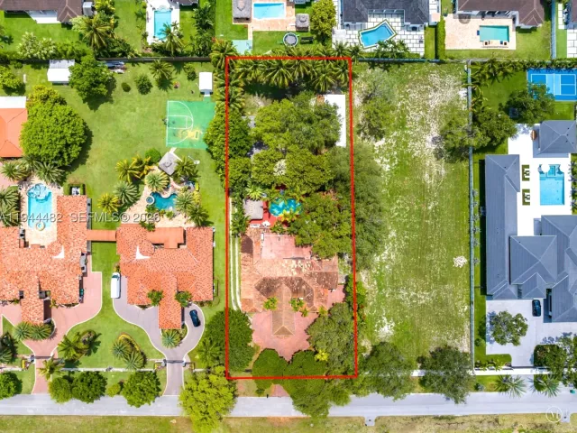 5-bedroom home for sale in Miami - 7761 SW 122nd Ave - MondialRealty