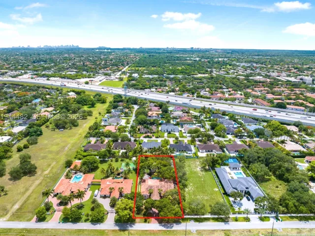 5-bedroom home for sale in Miami - 7761 SW 122nd Ave - MondialRealty