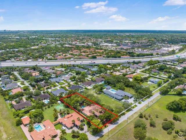 5-bedroom home for sale in Miami - 7761 SW 122nd Ave - MondialRealty