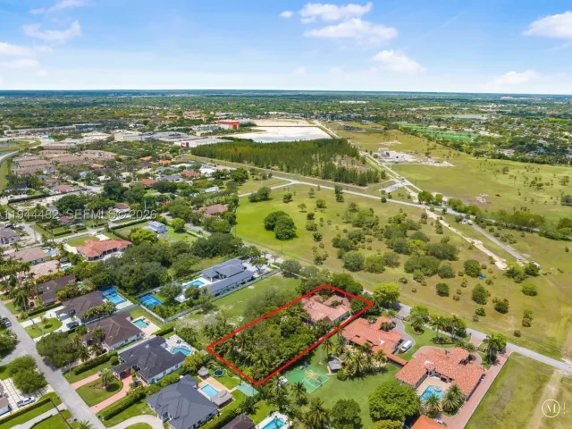 5-bedroom home for sale in Miami - 7761 SW 122nd Ave - MondialRealty