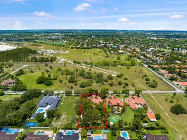 5-bedroom home for sale in Miami - 7761 SW 122nd Ave - MondialRealty