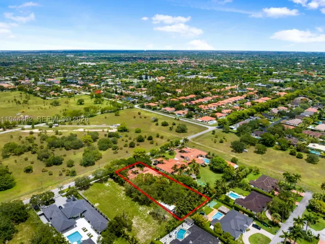 5-bedroom home for sale in Miami - 7761 SW 122nd Ave - MondialRealty