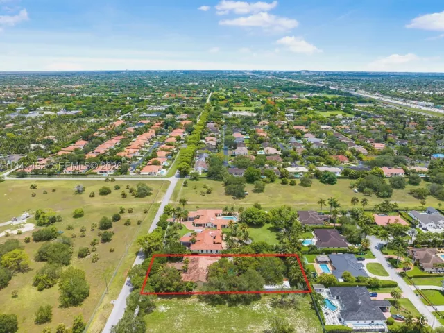 5-bedroom home for sale in Miami - 7761 SW 122nd Ave - MondialRealty