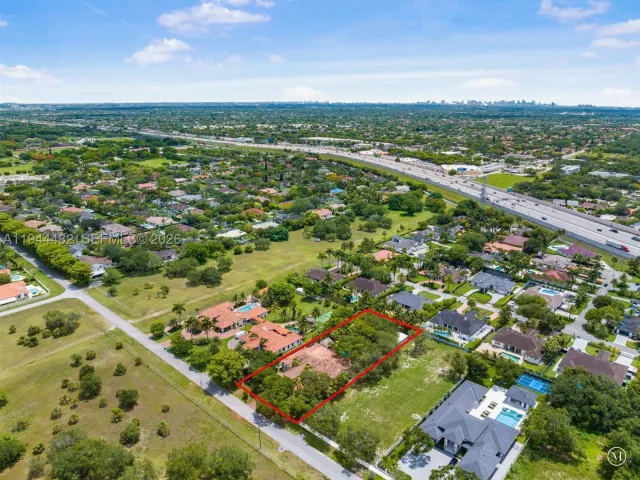 5-bedroom home for sale in Miami - 7761 SW 122nd Ave - MondialRealty