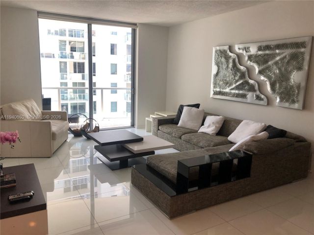 1-bedroom condo for rent in Miami - 1060 Brickell Ave 1915 - MondialRealty
