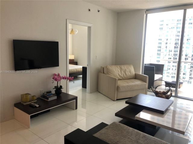 1-bedroom condo for rent in Miami - 1060 Brickell Ave 1915 - MondialRealty
