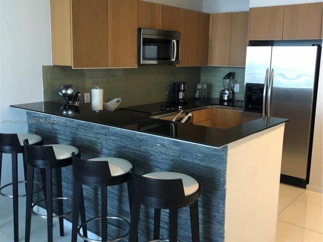1-bedroom condo for rent in Miami - 1060 Brickell Ave 1915 - MondialRealty